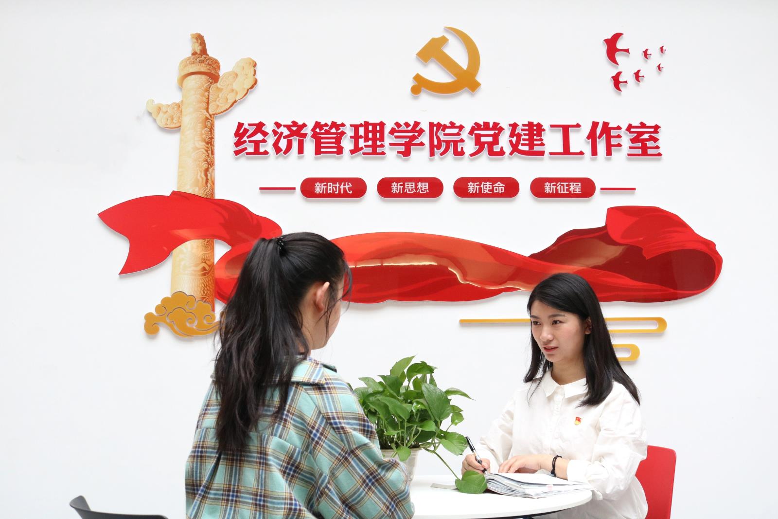 生活照（江苏太阳集团城技术学院王甜甜）.jpg